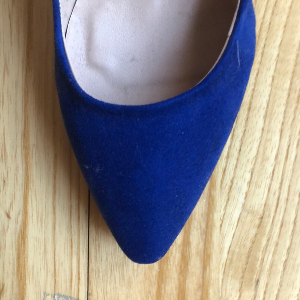 shoes. - Picture 3 of 3